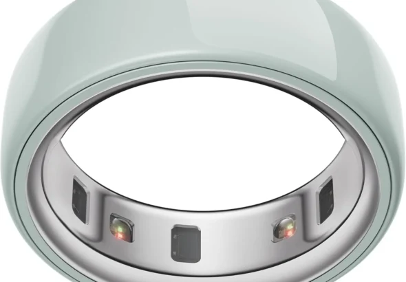 Oura Ring Gen 4 smart ring in silver and soft green finish with inner health sensors and LED indicators.
