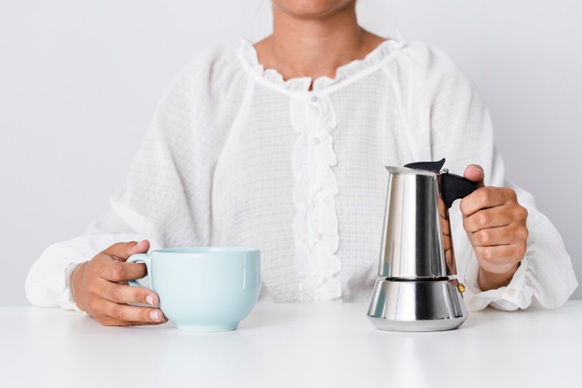 Best tea kettles comparison showing electric, stovetop, and gooseneck tea kettles from Cuisinart, OXO, and Fellow