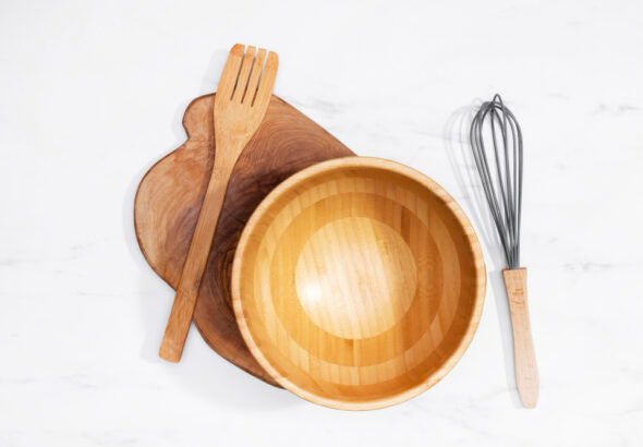 Best mixing bowls comparison showing glass, stainless steel, and ceramic mixing bowl sets from Pyrex, OXO, and Cuisinart