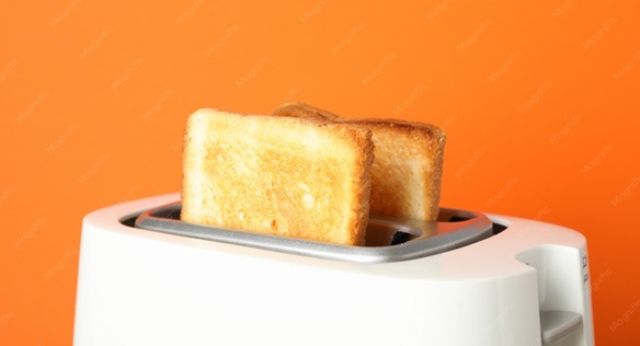 Best toasters comparison showing 2-slice and 4-slice toasters from Cuisinart, Breville, and Hamilton Beach